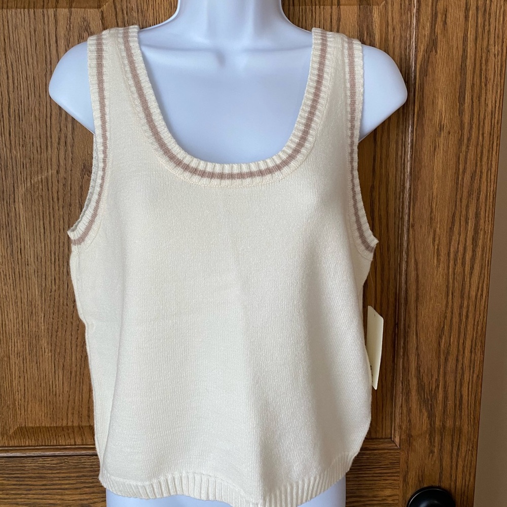 LAST CHANCE SALE!!!! NWT Varsity Sweater Vest - Picture 3 of 7